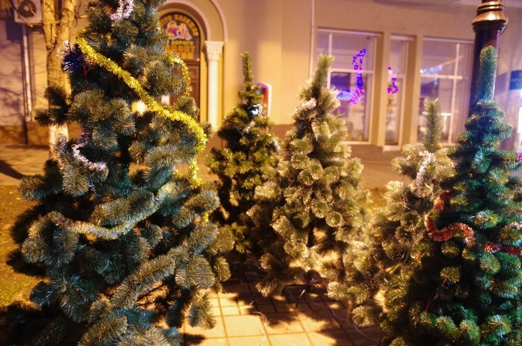 Искусственные елки в Симферополе