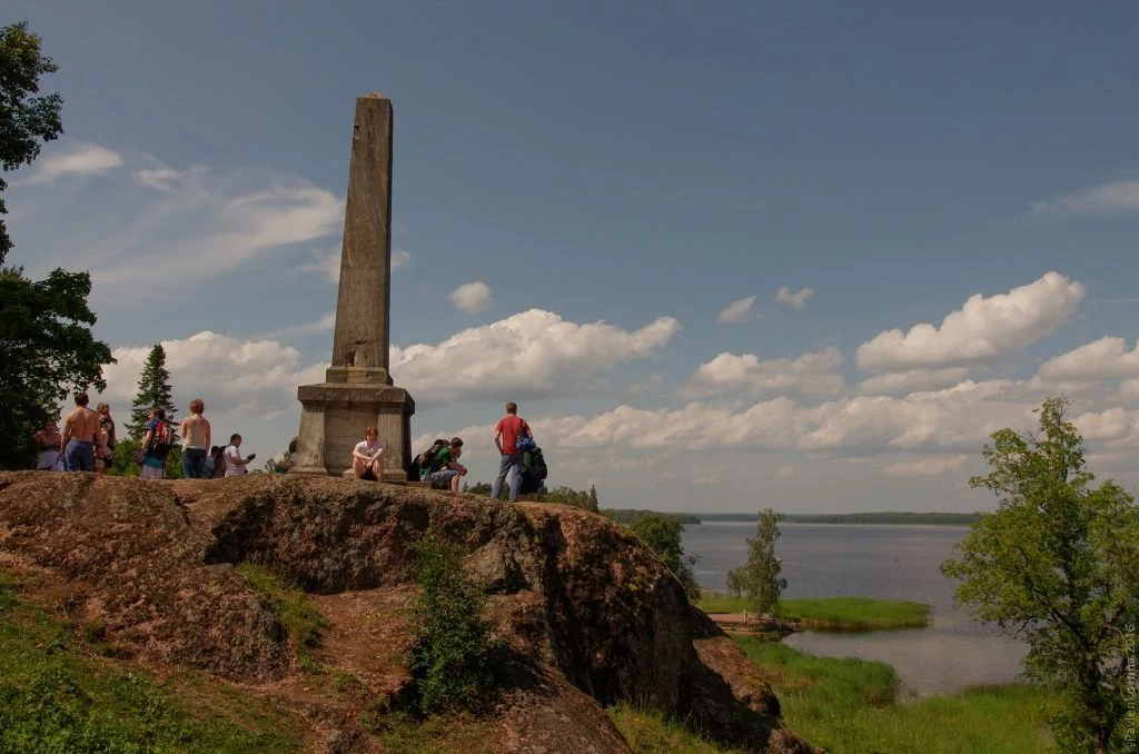 Монрепо. Обелиск братьев Броглио Монрепо-18.jpg