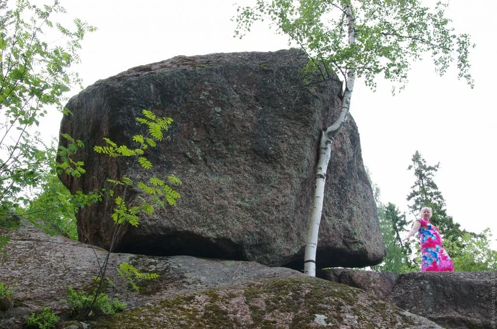 Монрепо Падающий камень Монрепо-33.jpg