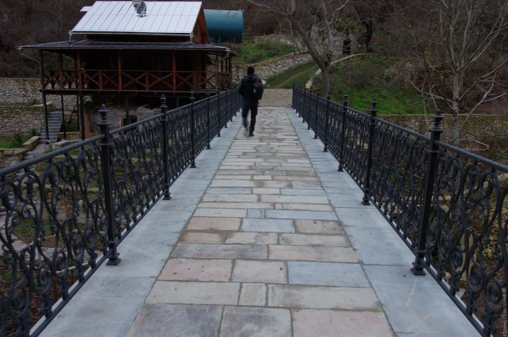 Успенский монастырь мост.jpg