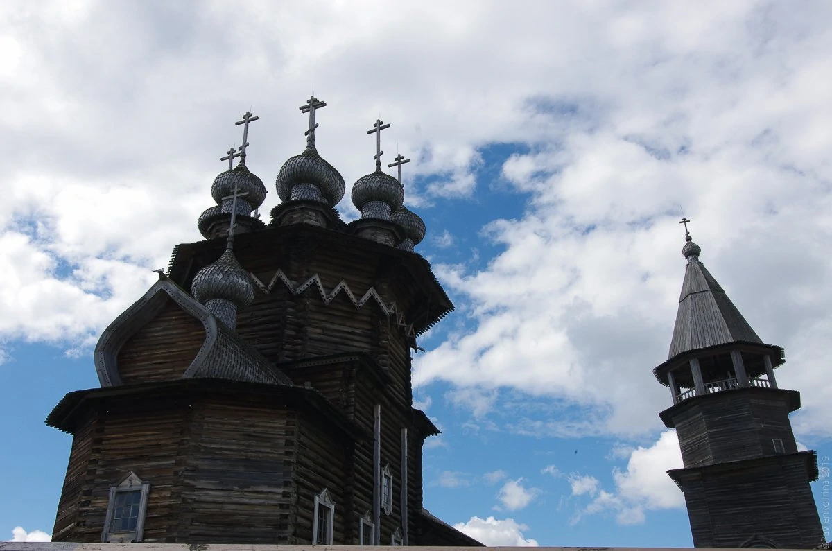 Церковь Покрова Пресвятой Богородицы и Шатровая колокольня Кижского погоста-1.jpg