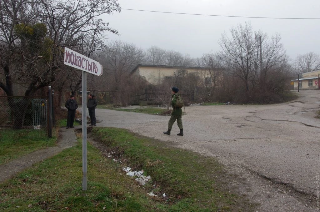 Указатель к Кизилташскому монастырю Указатель к Кизилташскому монастырю