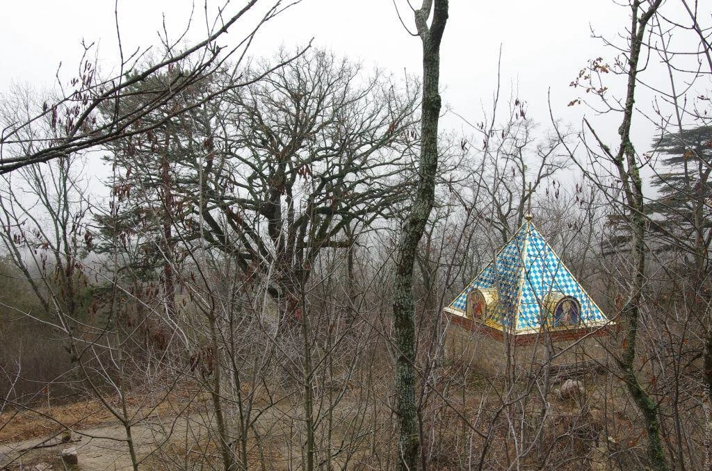 Кизилташский монастырь, крытый колодец Кизилташский монастырь, крытый колодец