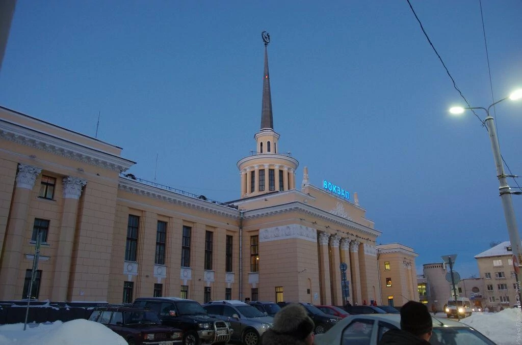 Железнодорожный вокзал Петрозаводска-2.jpg Железнодорожный вокзал Петрозаводска-2.jpg
