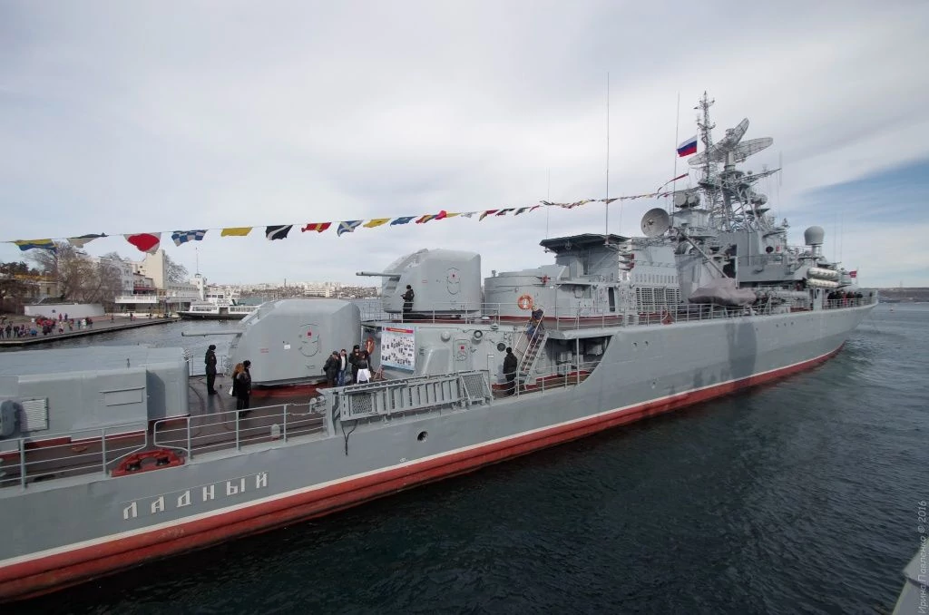 Севастополь. Военный корабль Ладный Севастополь. Военный корабль Ладный