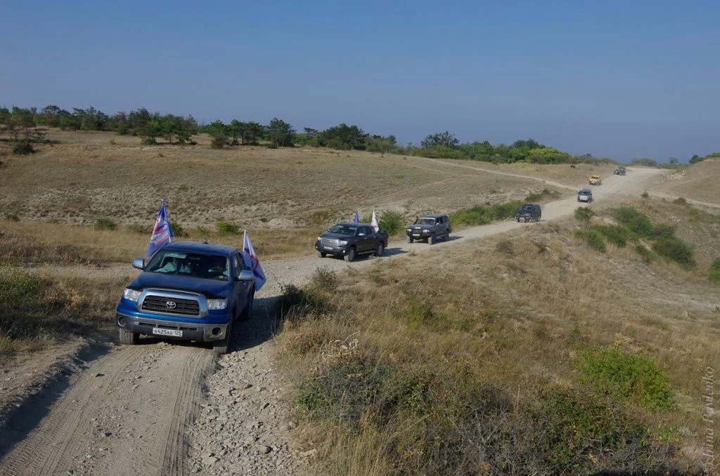 Поезда на джипах вдоль моря от Феодосии до Коктебеля