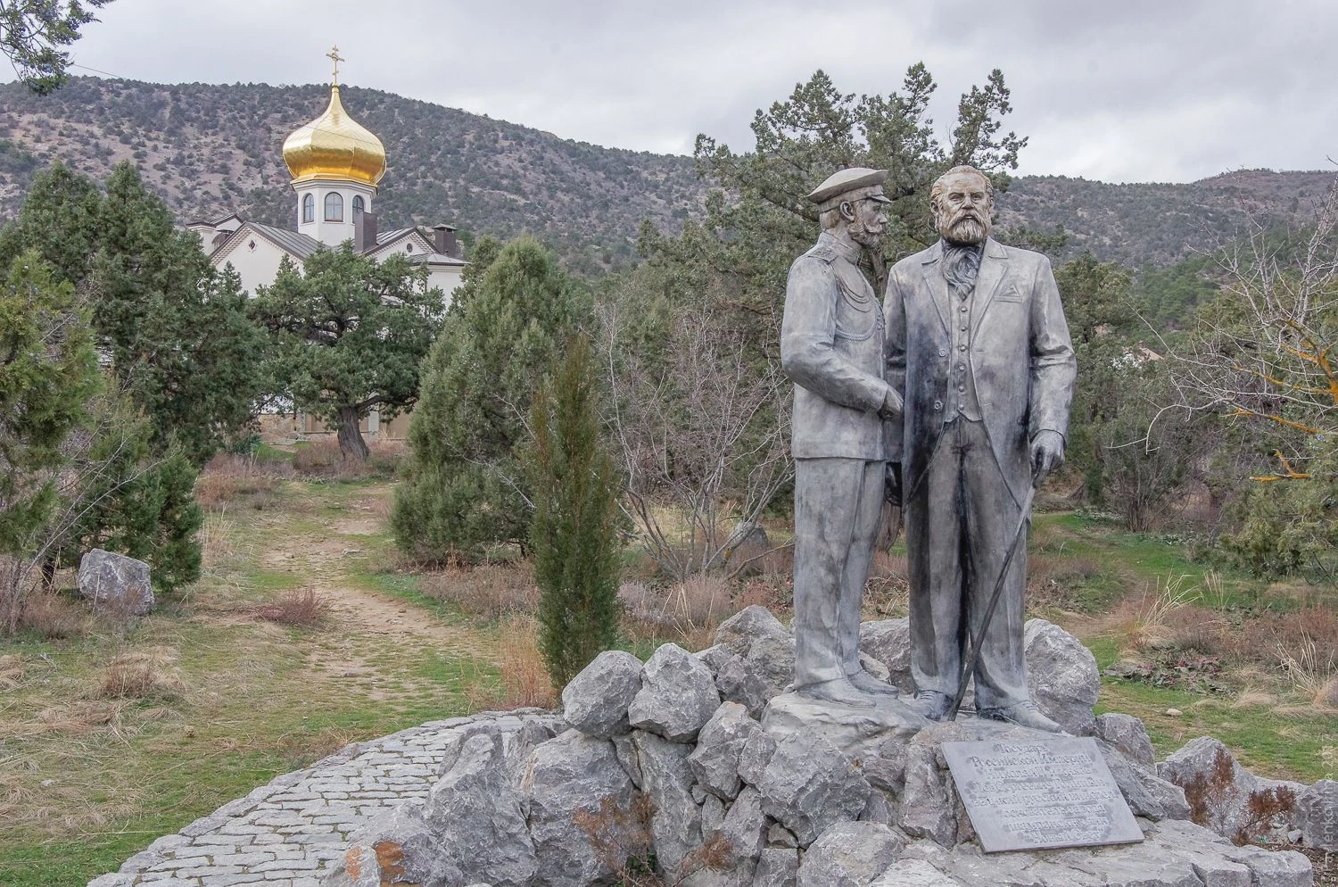 Новый свет, памятник Льву Голицыну и Императору Николаю Второму Новый свет, памятник Льву Голицыну и Императору Николаю Второму