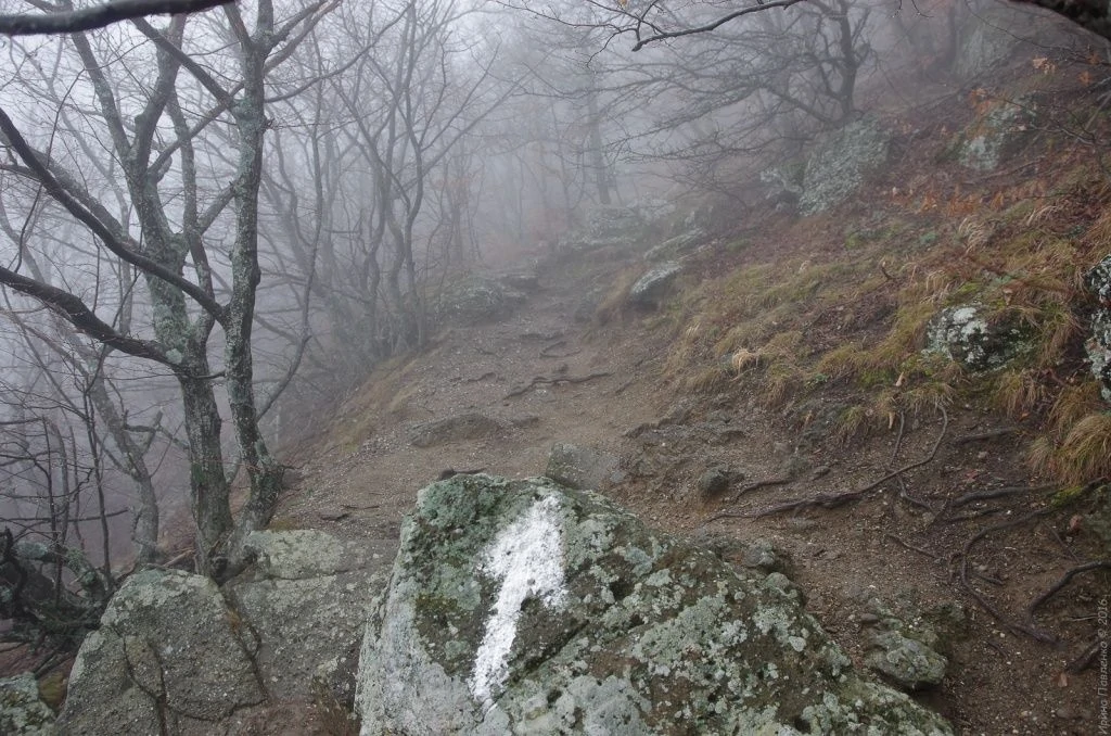 Демерджи, стрелки на тропе