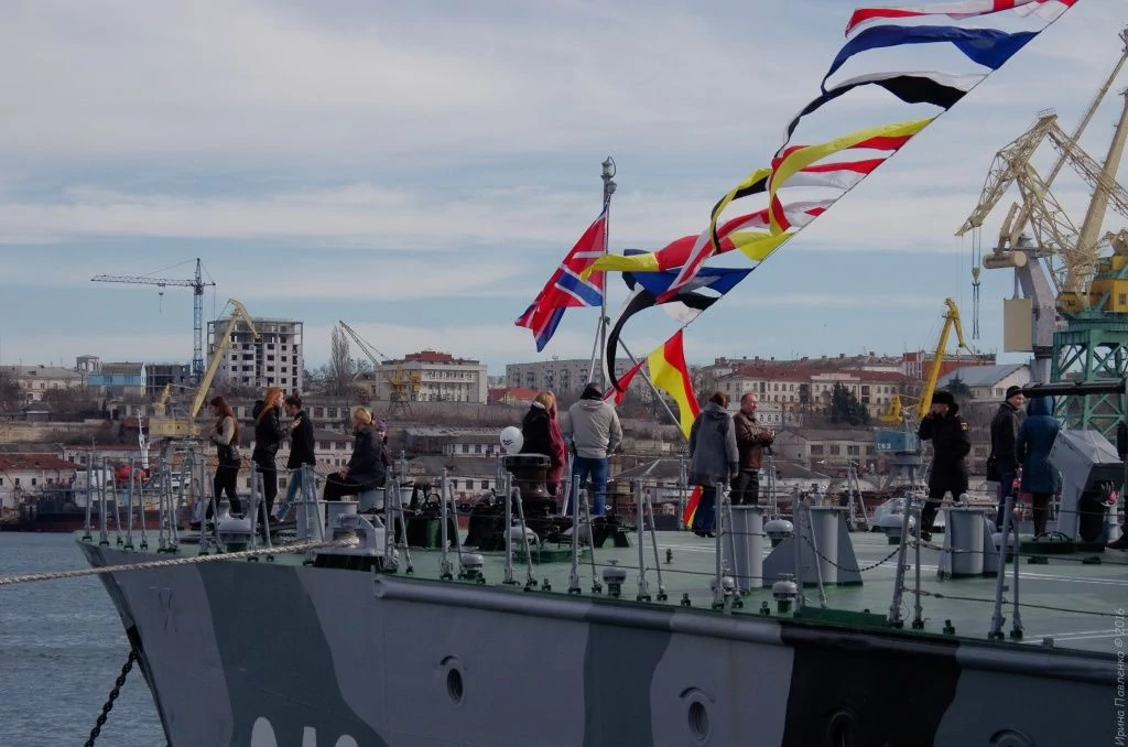 Севастополь. Военный корабль Самум. Нос корабля Севастополь. Военный корабль Самум. Нос корабля