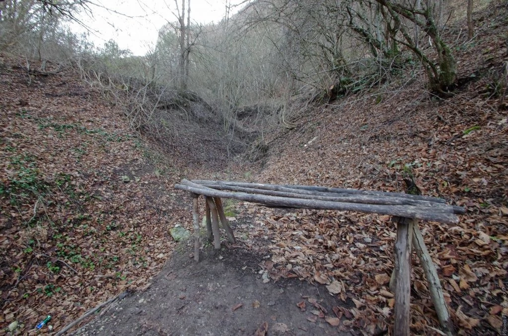 Сюйреньская крепость, тропа.jpg