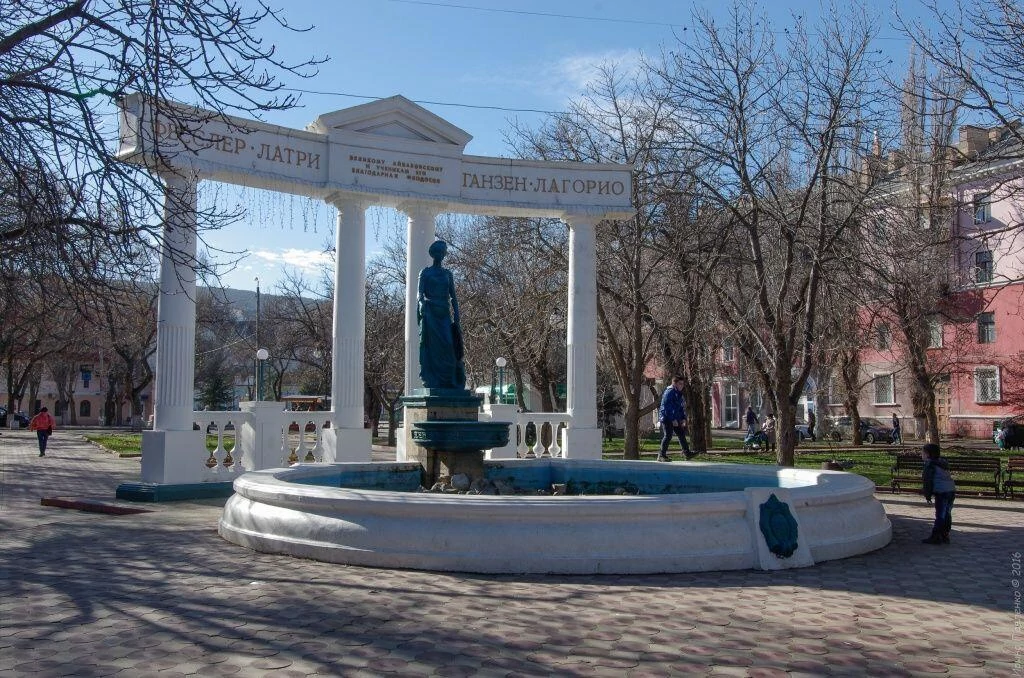 Фонтан "Доброму гению" в Феодосии