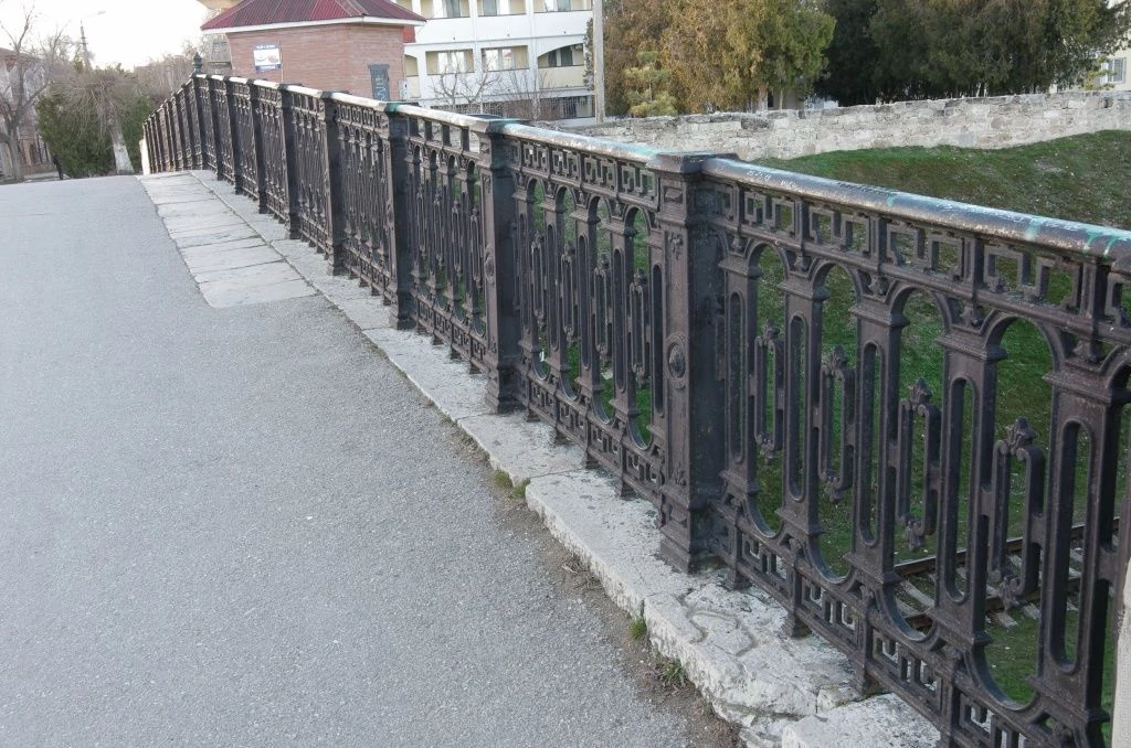 Феодосия, решетка железнодорожного моста