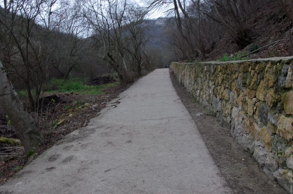 Дорога на Чуфут-Кале.jpg