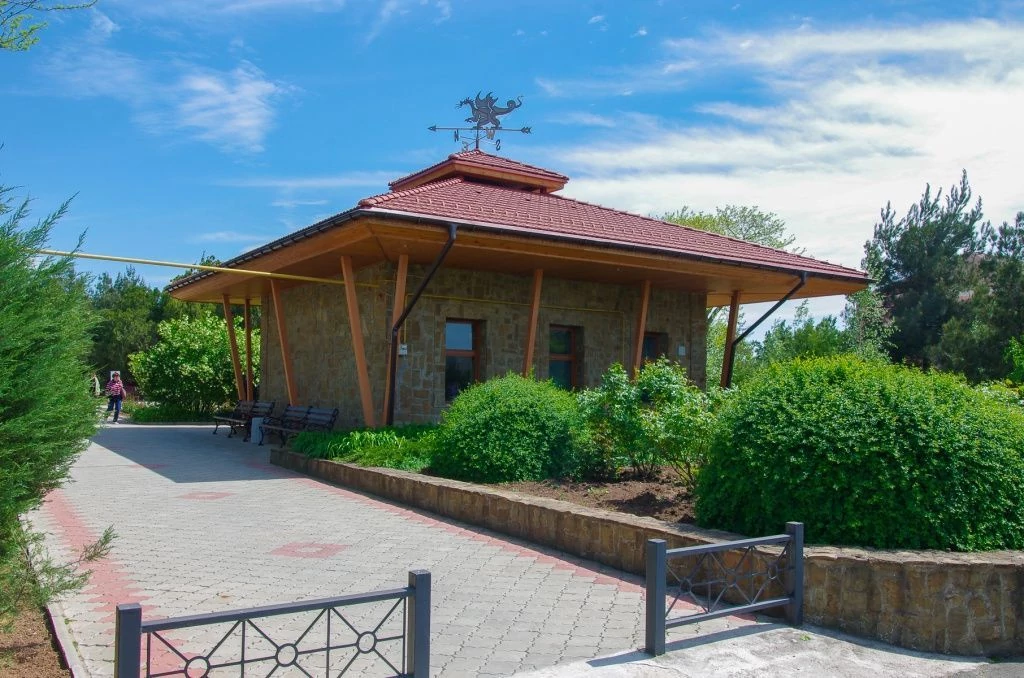 Бювет. Саки Саки «Крымская минеральная» Бювет. Саки Саки «Крымская минеральная»