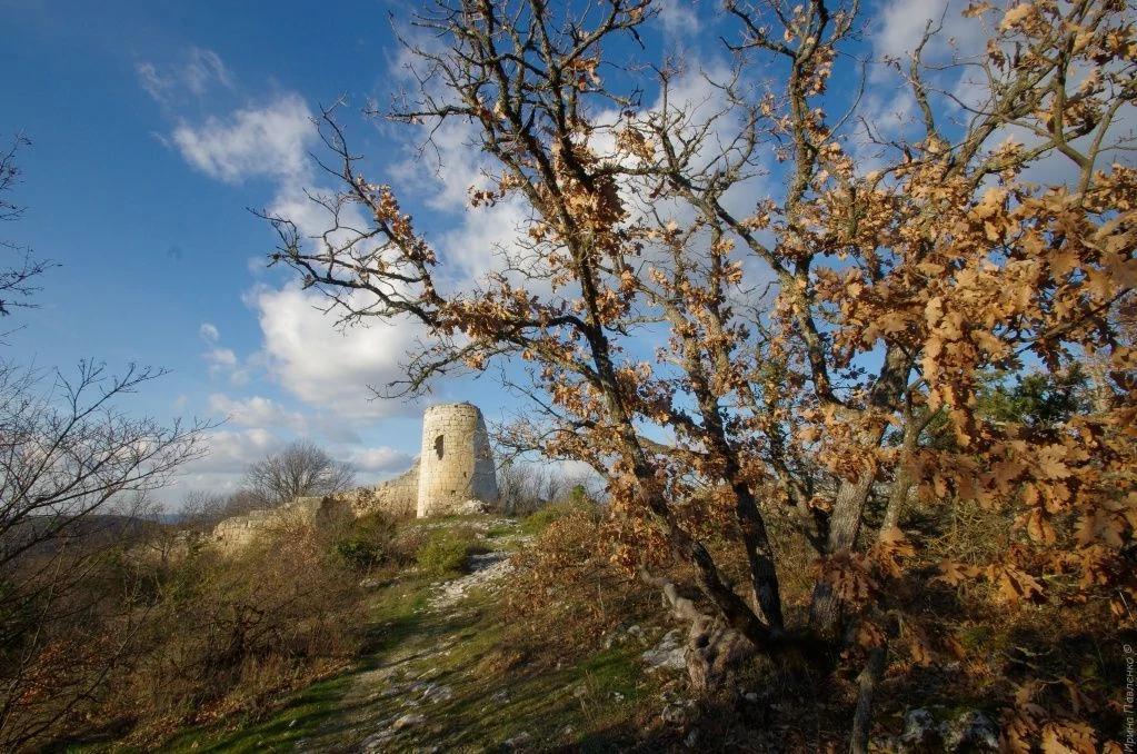 Сюйреньская крепость, башня.jpg