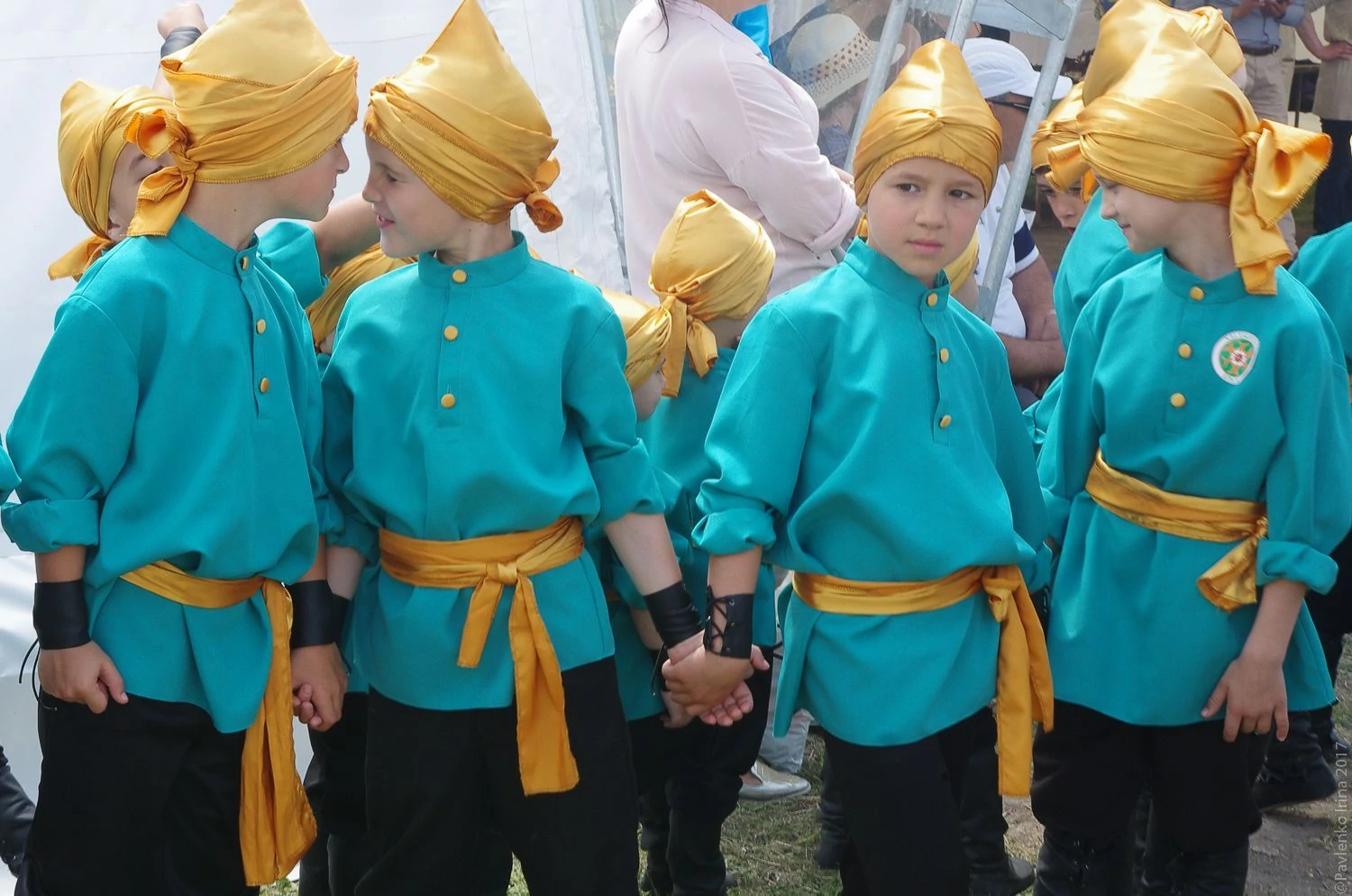 Мальчики в костюмах как сказочные Алладины Хыдырлез 2017