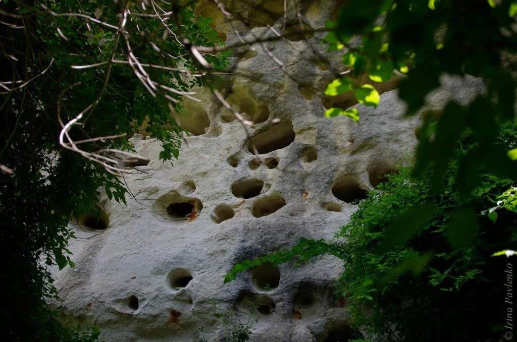 скальный навес с выветриванием