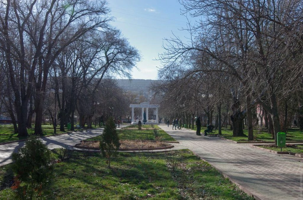 Современная аллея к Фонтану "Доброму гению"