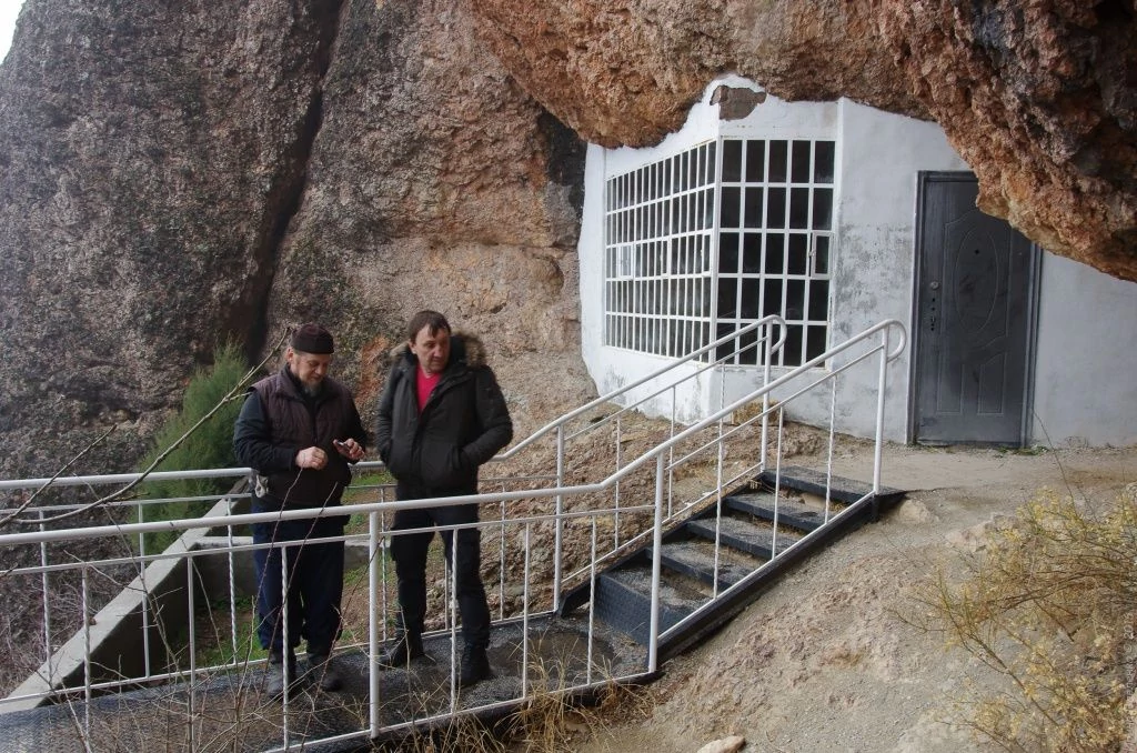 Пещера в Кизилташском монастыре-2.jpg Пещера в Кизилташском монастыре-2.jpg