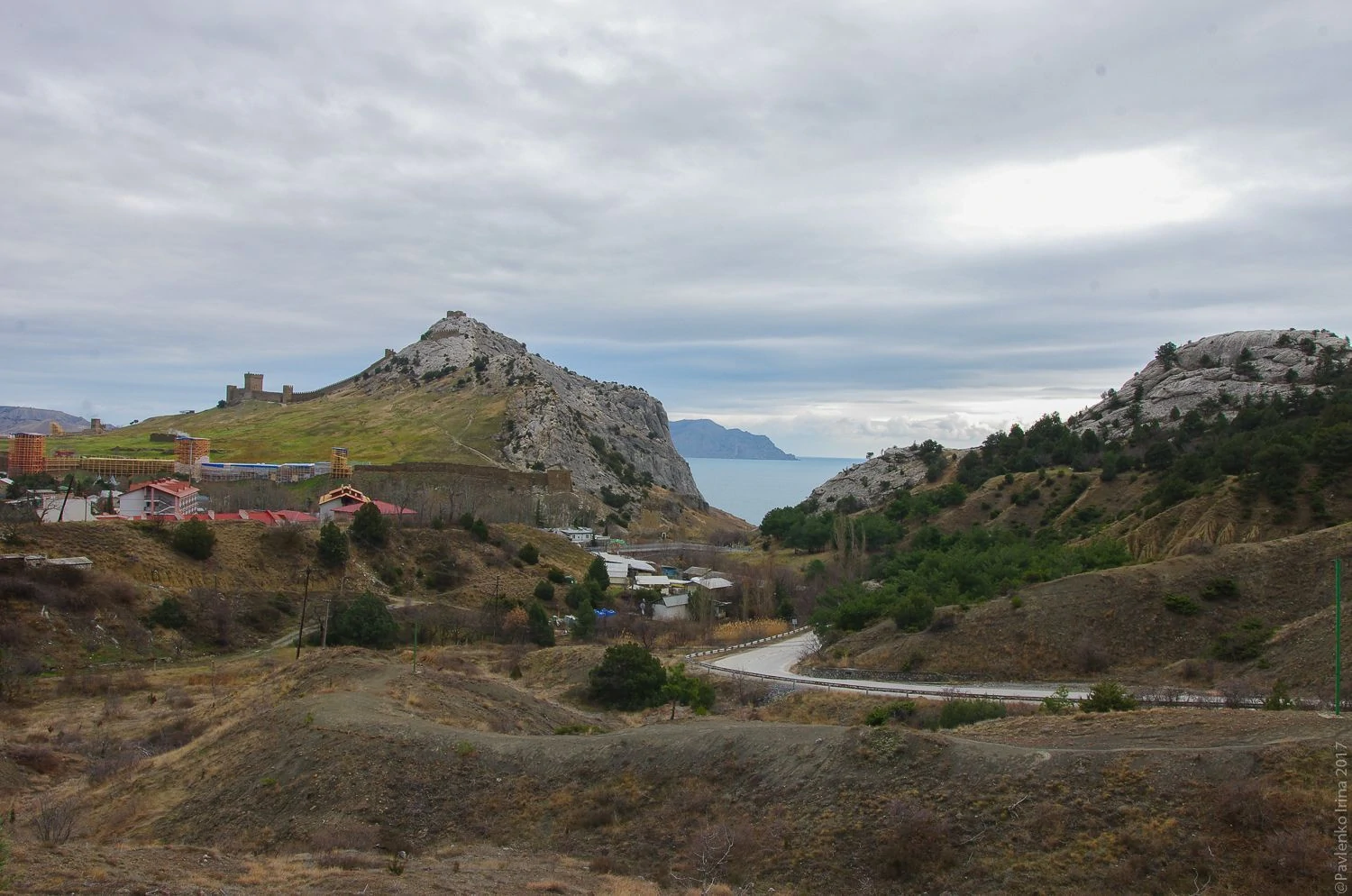 Генуэзскую крепость мы проехали мимо. Дорога в Новый Свет. Новый Свет.jpg