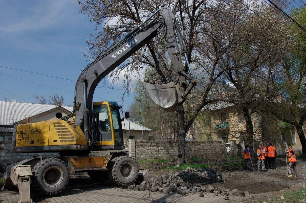 Демонтаж брусчатки, улица Жени Жигалиной Демонтаж брусчатки, улица Жени Жигалиной