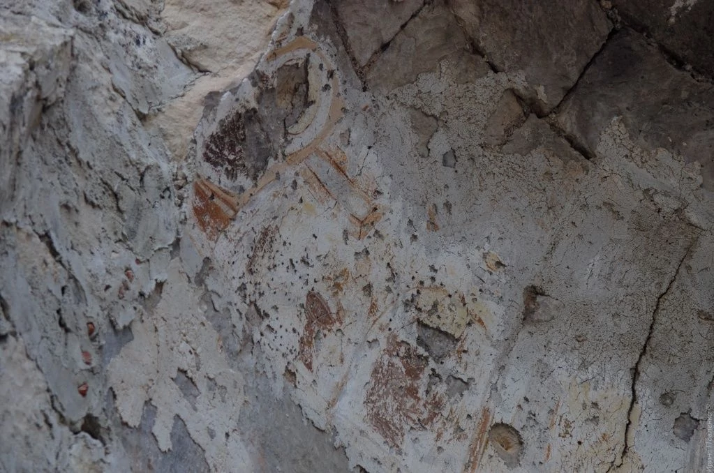 Сюйреньская крепость, фрески.jpg