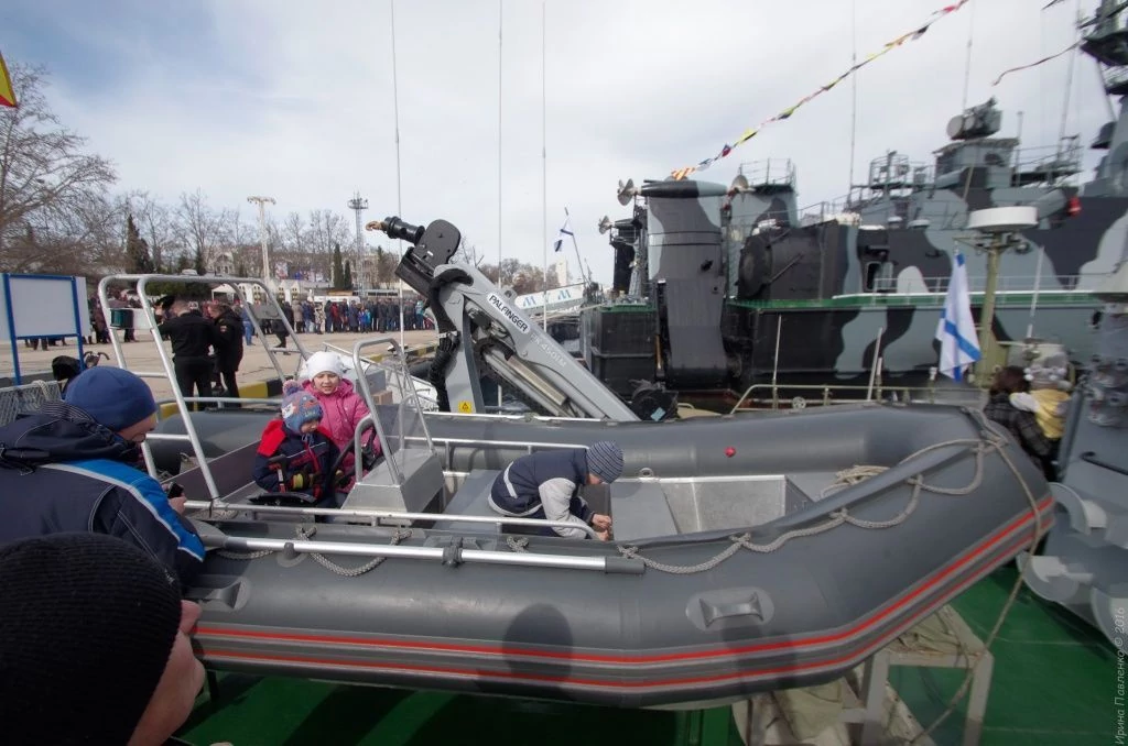 Севастополь. Военный корабль-17.jpg Севастополь. Военный корабль-17.jpg