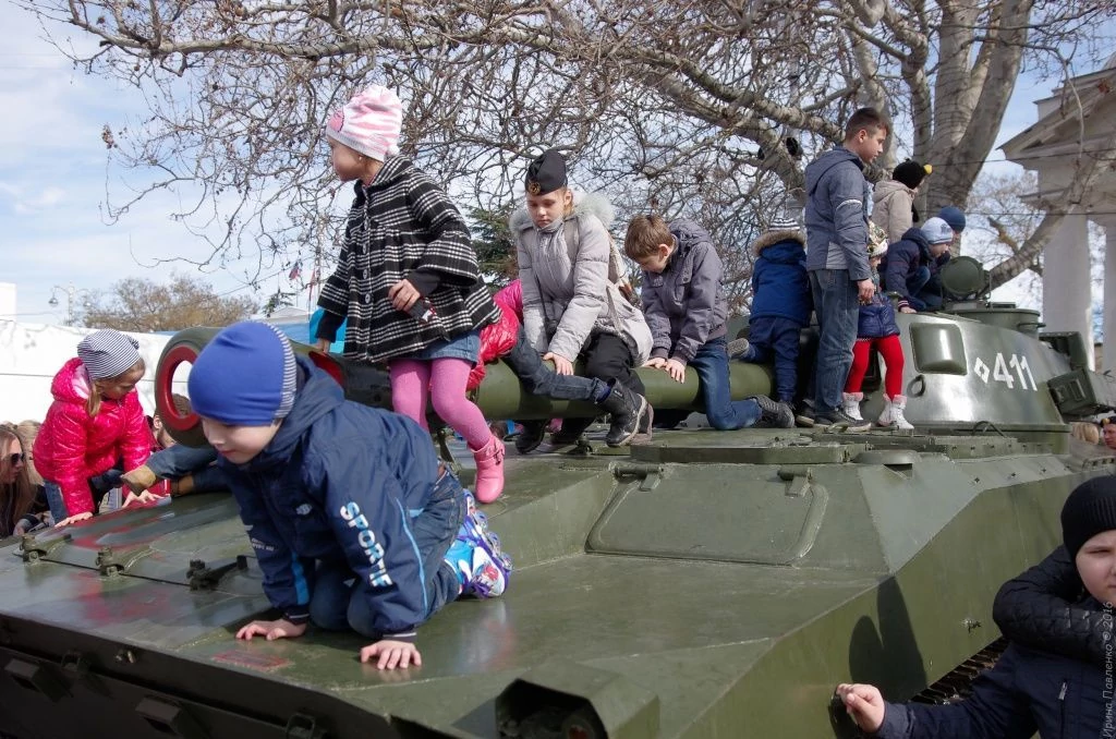 Площадь Нахимова. Военная техника. 23 февраля Площадь Нахимова. Военная техника. 23 февраля