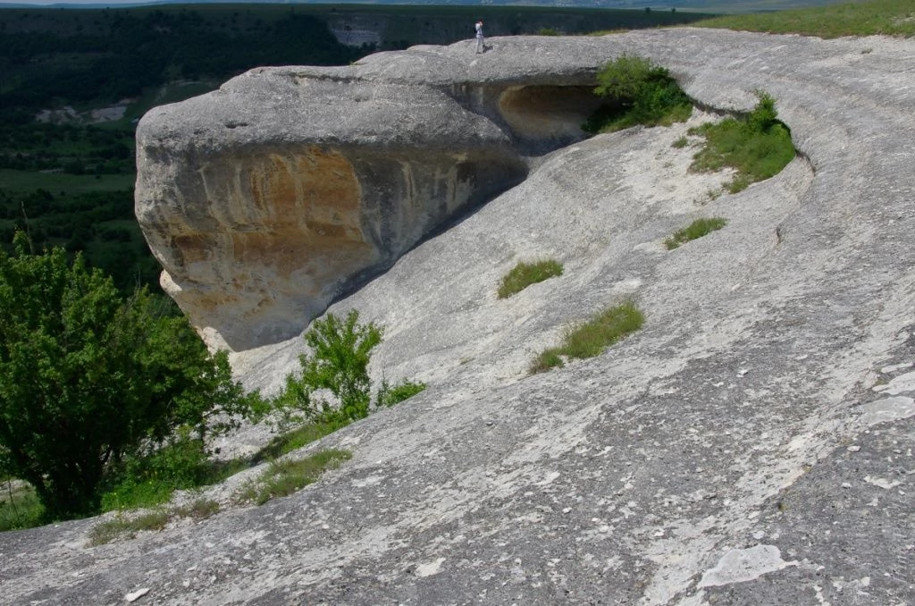 Село Белокаменное, скала
