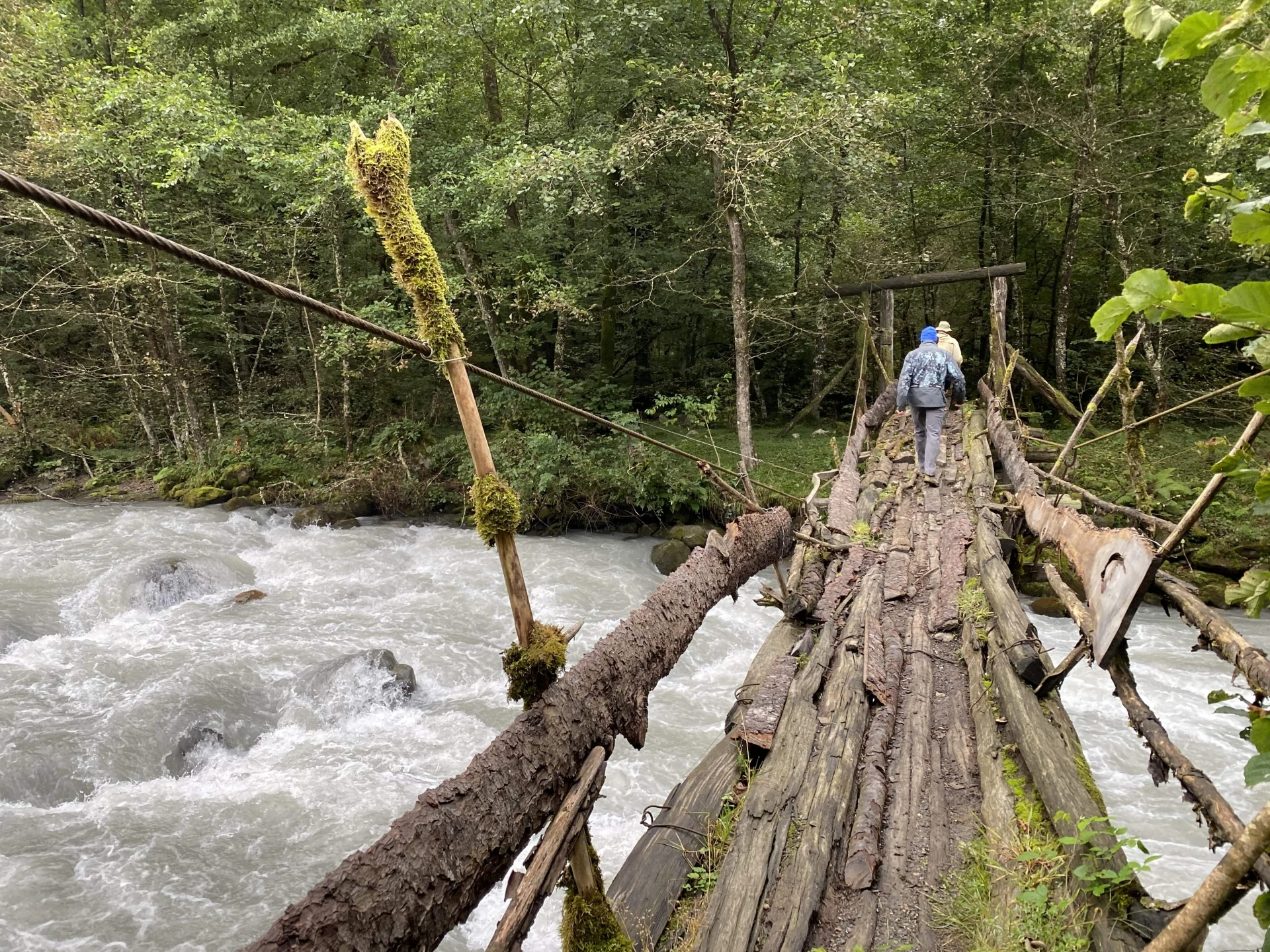 Мост через реку Бавю.jpg Мост через реку Бавю.jpg
