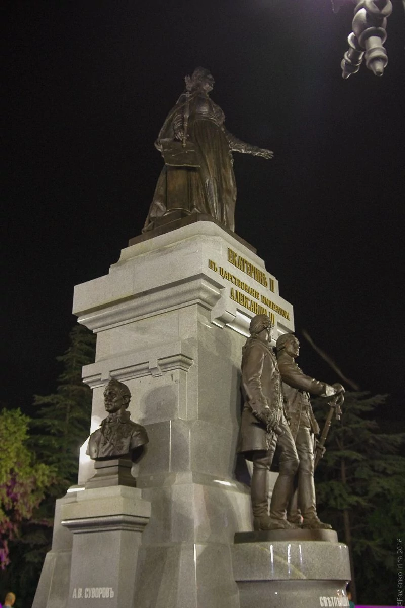 Памятник Екатерина в Симферополе-9.jpg Памятник Екатерина в Симферополе-9.jpg