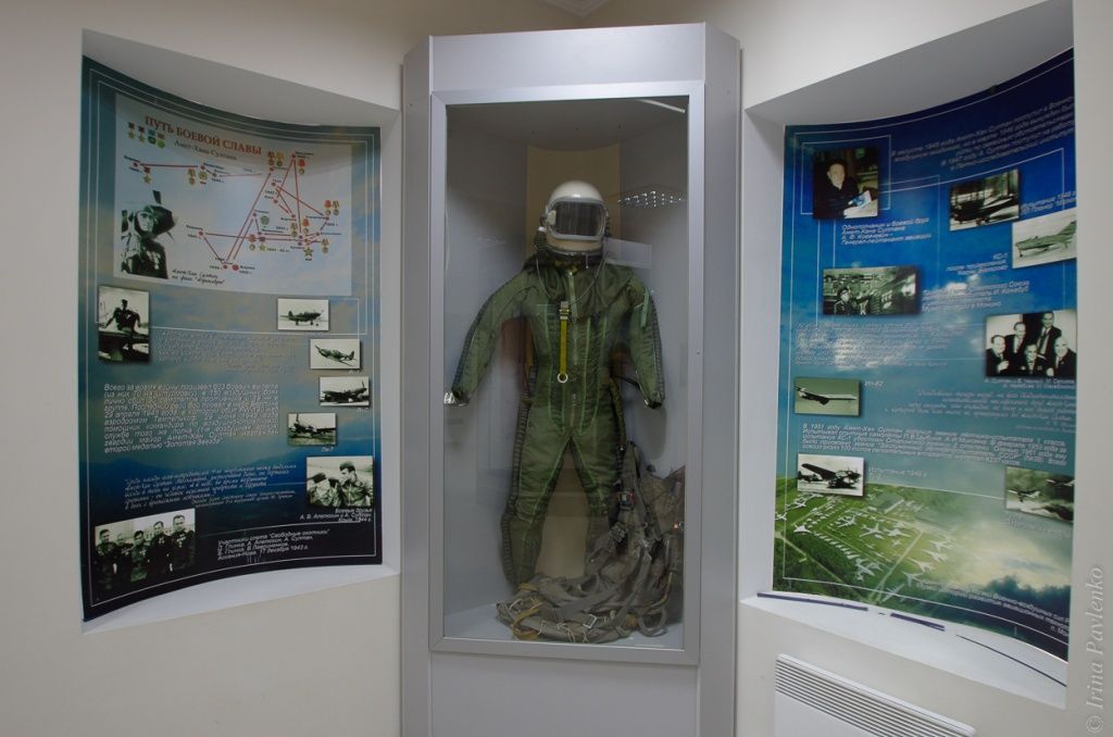 Костюм с гермошлемом, почти как у космонавтов: в нем Амет-Хан испытывал первые реактивные двигатели и аппараты для первых космонавтов