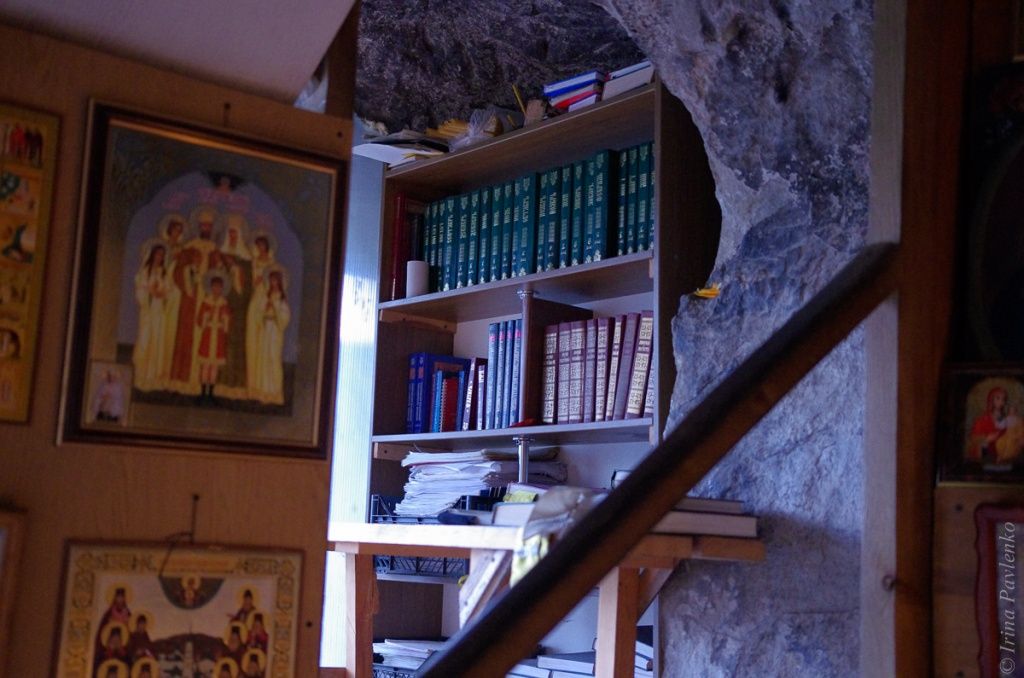 Монастырь Федора Стратилата, библиотека