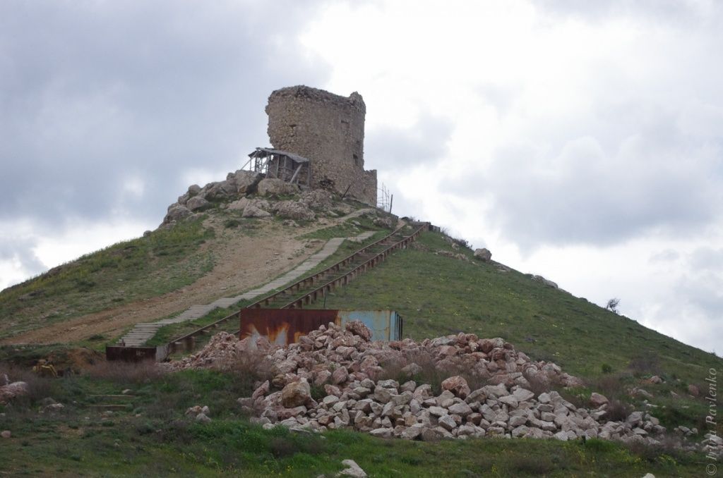2015 год, вид снизу на башню Чембало