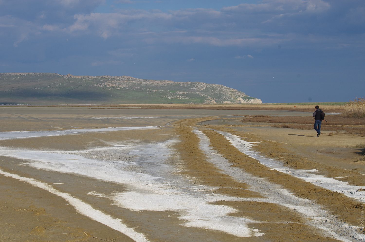 В котловине солёного Кояшского озера сосредоточены целебные грязи и рапа