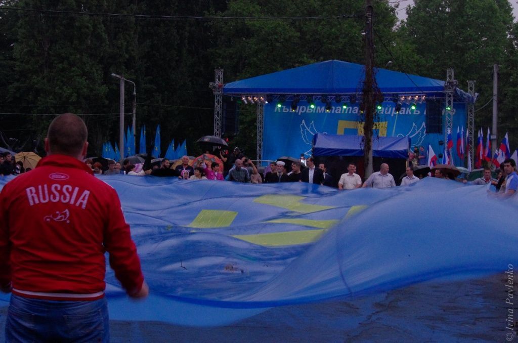 Праздник в России крымско-татарского флага